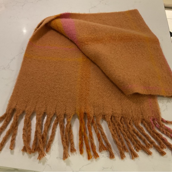 Super soft scarf - Picture 4 of 5